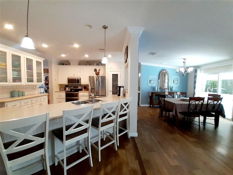 最近售出: $849,000 (4 贝兹, 3 浴室, 4766 平方英尺)