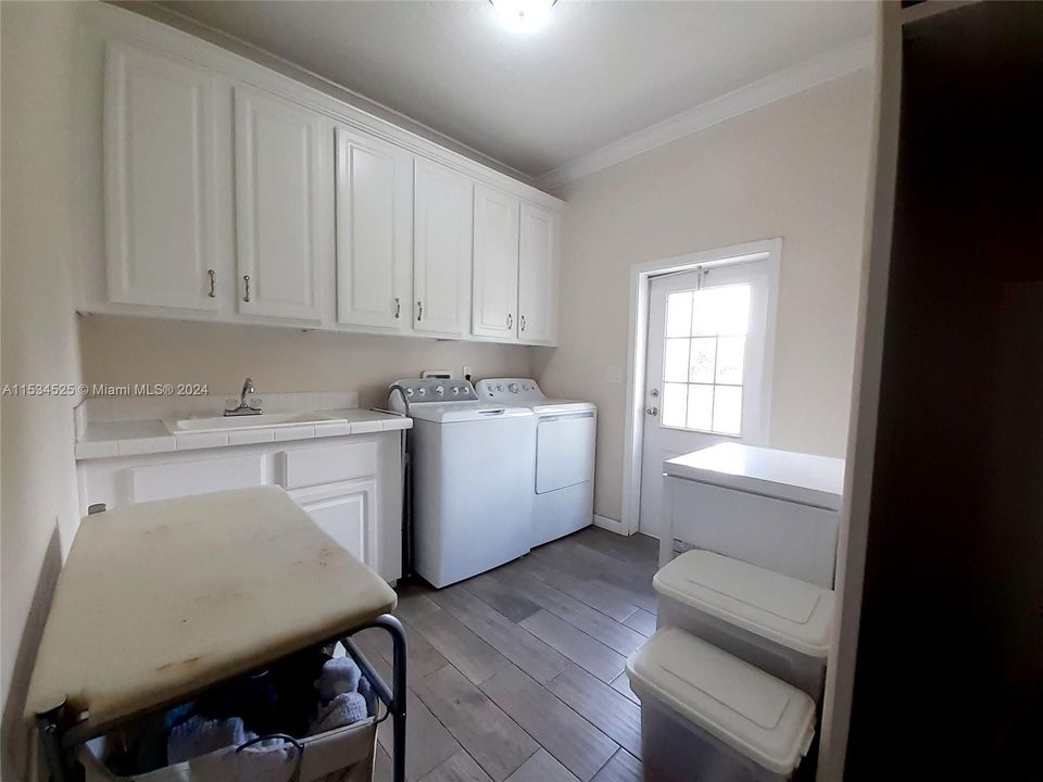 最近售出: $849,000 (4 贝兹, 3 浴室, 4766 平方英尺)