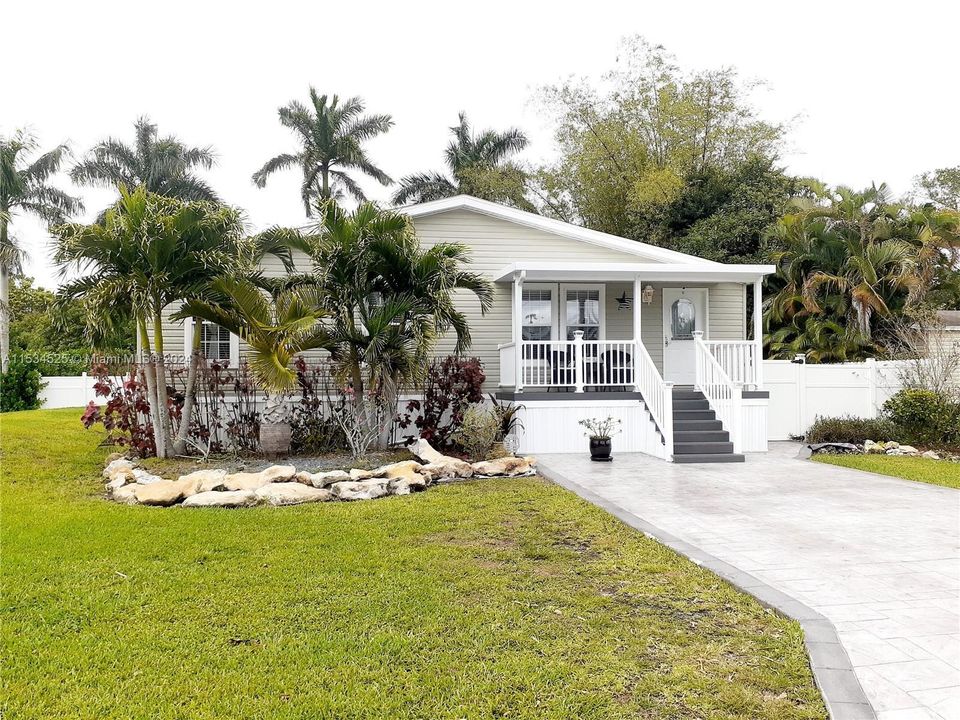 最近售出: $849,000 (4 贝兹, 3 浴室, 4766 平方英尺)