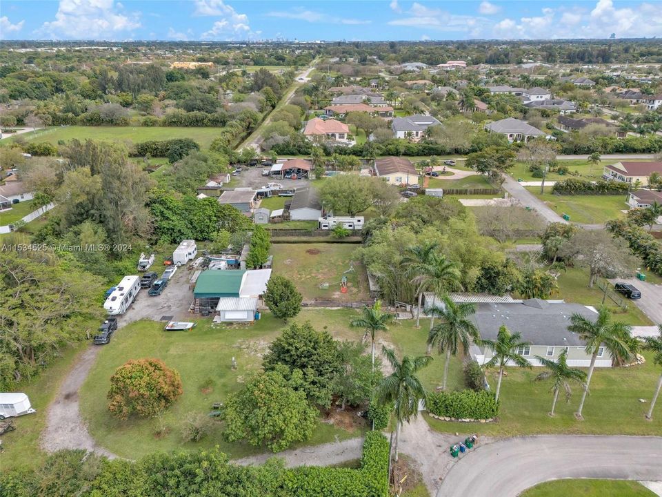 最近售出: $849,000 (4 贝兹, 3 浴室, 4766 平方英尺)