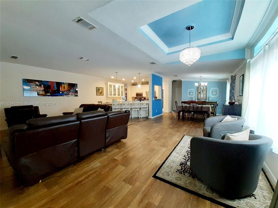 最近售出: $849,000 (4 贝兹, 3 浴室, 4766 平方英尺)