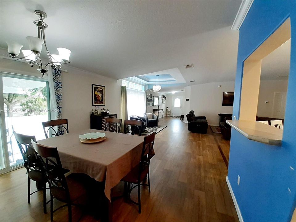 最近售出: $849,000 (4 贝兹, 3 浴室, 4766 平方英尺)