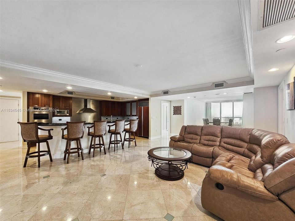 For Sale: $3,400,000 (5 beds, 6 baths, 5954 Square Feet)