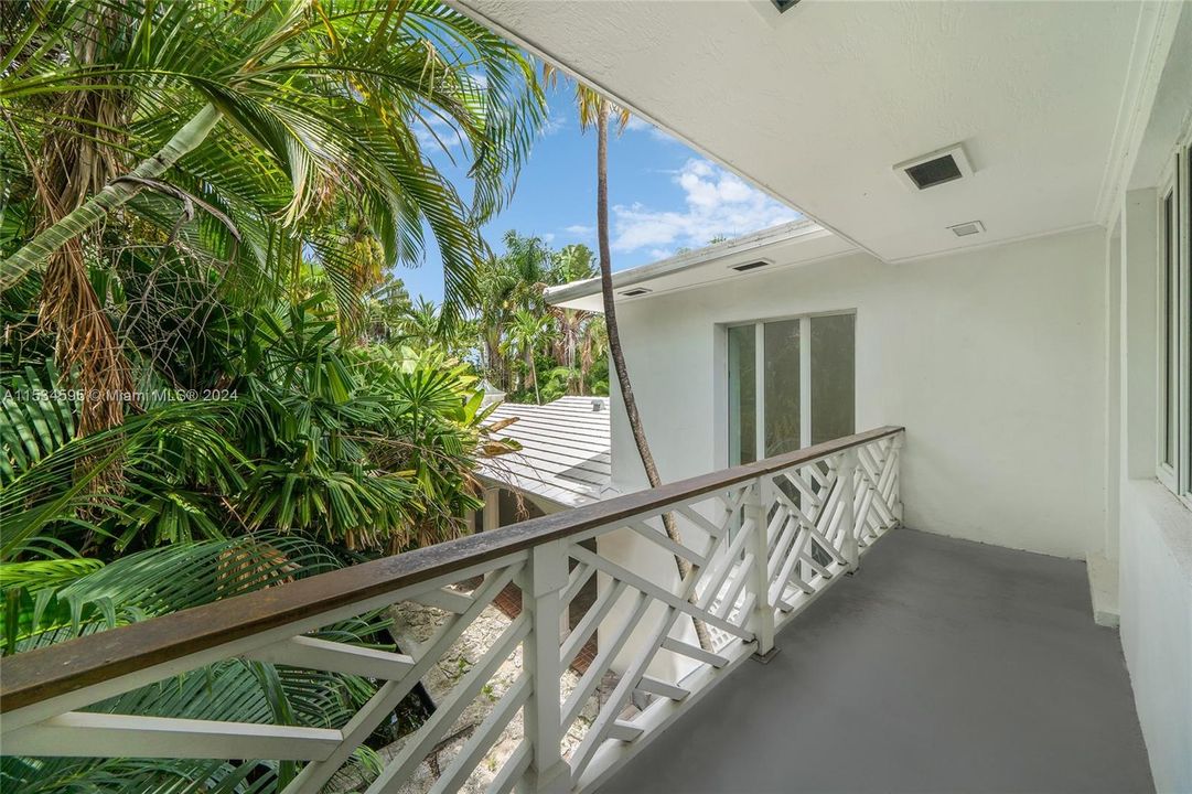 Active With Contract: $9,950,000 (4 beds, 3 baths, 3226 Square Feet)