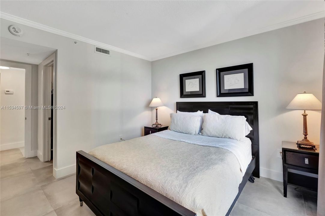 For Sale: $629,000 (1 beds, 1 baths, 740 Square Feet)