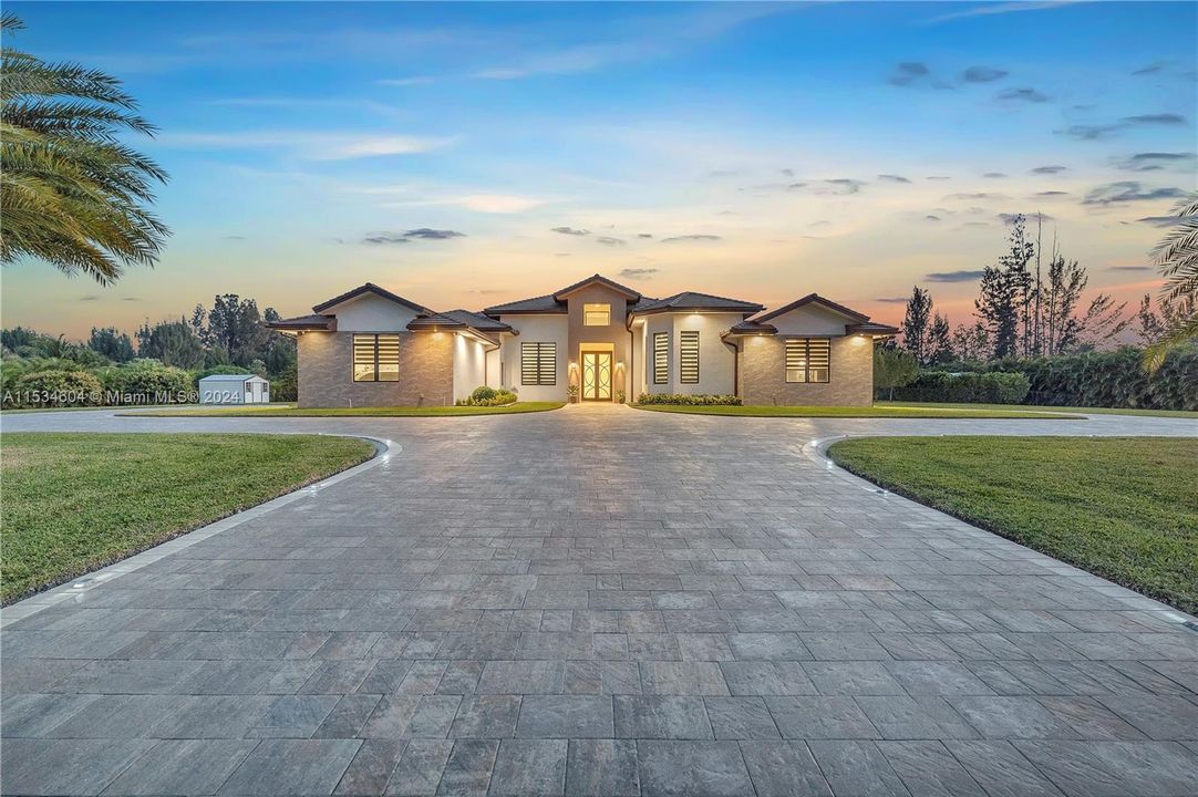 Recently Sold: $3,890,000 (5 beds, 6 baths, 4628 Square Feet)