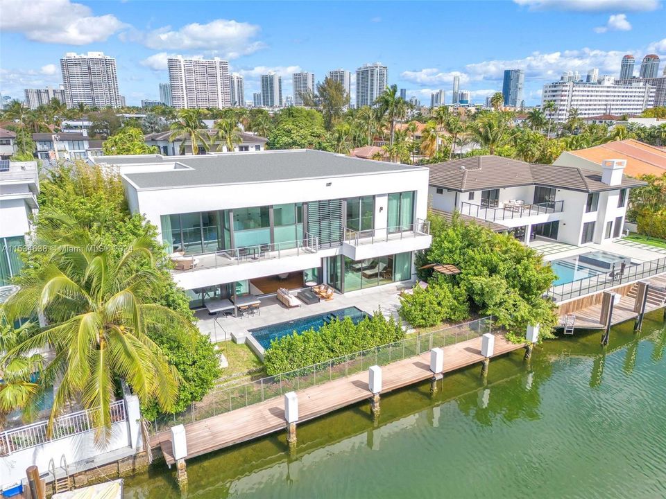 Recently Sold: $6,750,000 (7 beds, 7 baths, 6275 Square Feet)