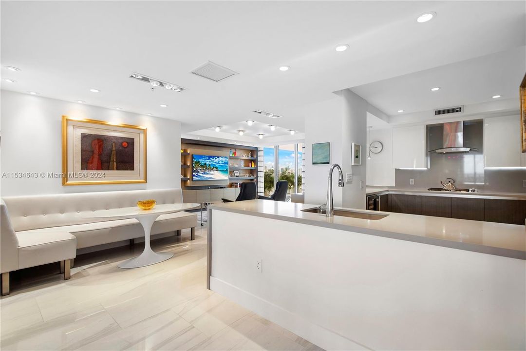 Recently Sold: $2,250,000 (2 beds, 2 baths, 2314 Square Feet)