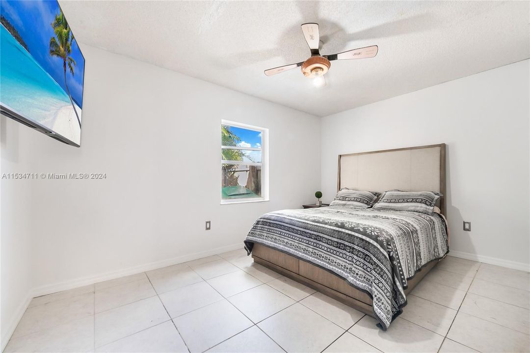 Recently Sold: $725,000 (4 beds, 2 baths, 2174 Square Feet)