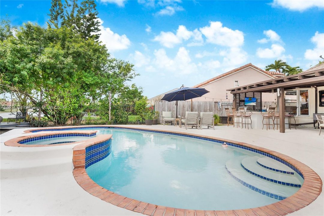 Recently Sold: $725,000 (4 beds, 2 baths, 2174 Square Feet)