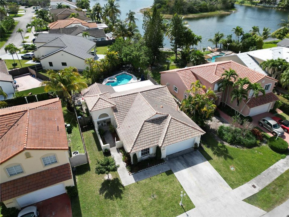 Recently Sold: $725,000 (4 beds, 2 baths, 2174 Square Feet)