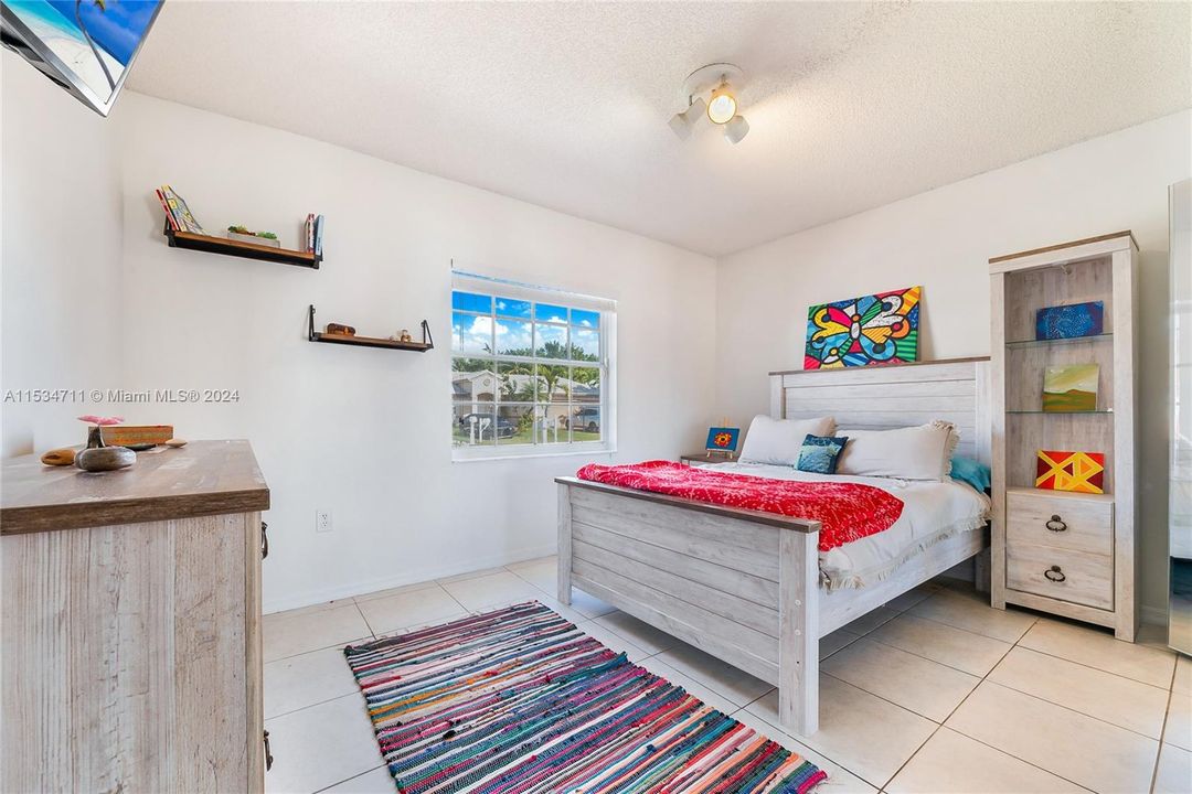 Recently Sold: $725,000 (4 beds, 2 baths, 2174 Square Feet)