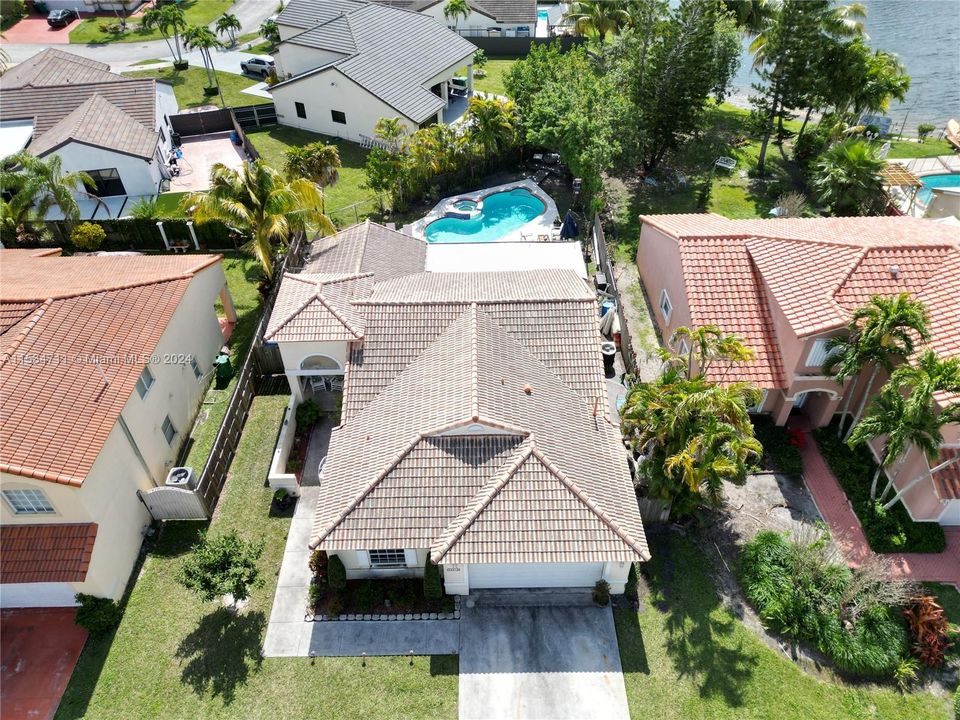 Recently Sold: $725,000 (4 beds, 2 baths, 2174 Square Feet)