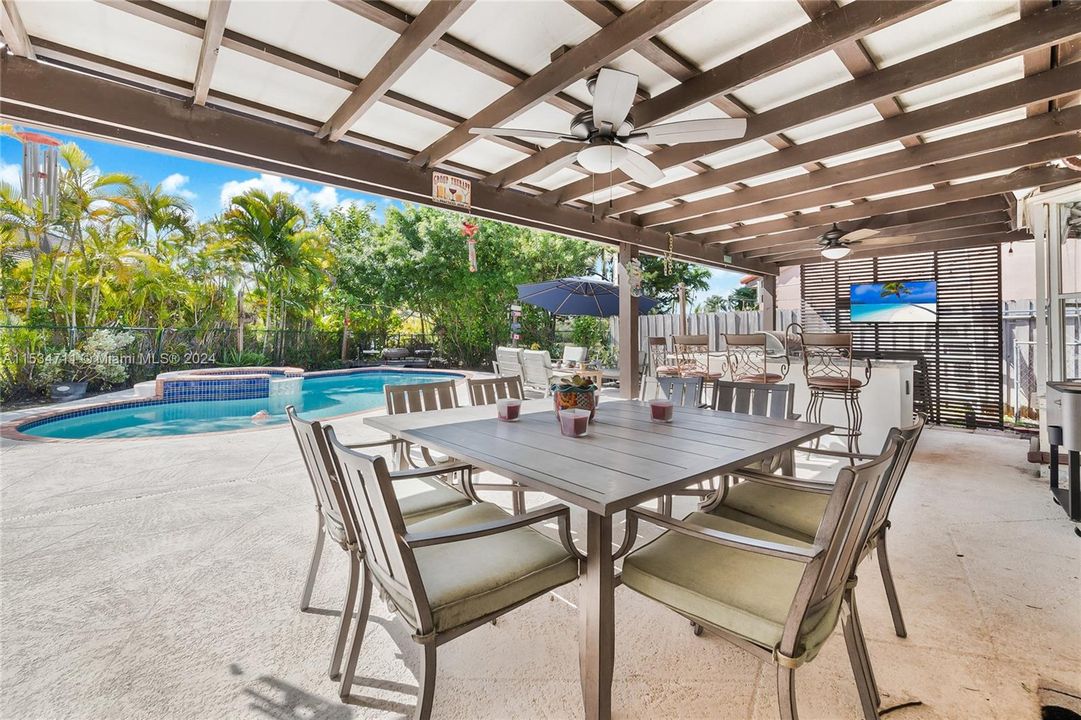 Recently Sold: $725,000 (4 beds, 2 baths, 2174 Square Feet)