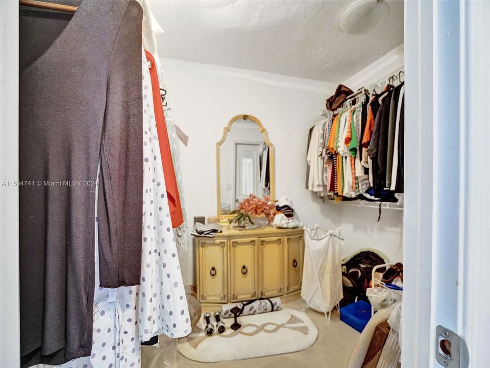 Recently Sold: $1,200,000 (2 beds, 2 baths, 2011 Square Feet)