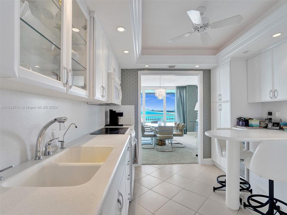 Recently Sold: $1,200,000 (2 beds, 2 baths, 2011 Square Feet)