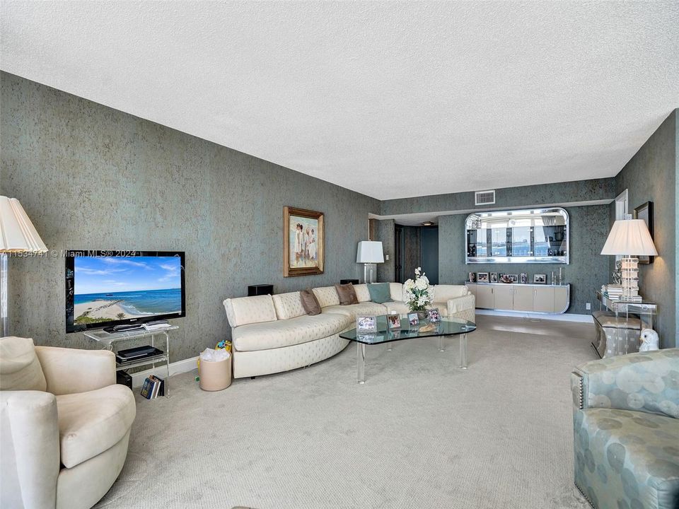 Recently Sold: $1,200,000 (2 beds, 2 baths, 2011 Square Feet)