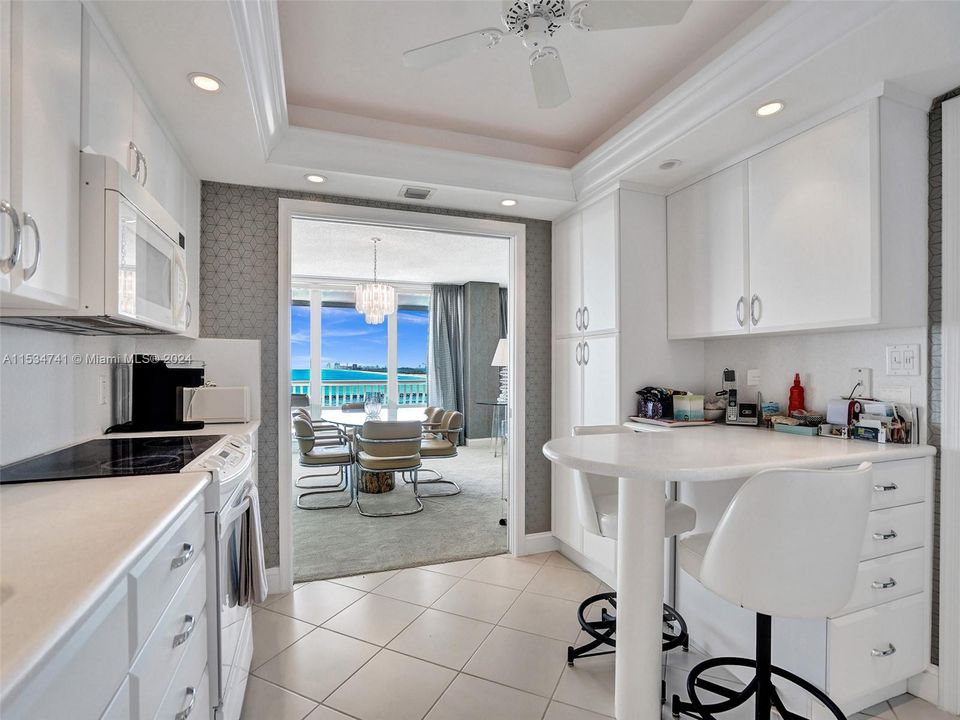 Recently Sold: $1,200,000 (2 beds, 2 baths, 2011 Square Feet)