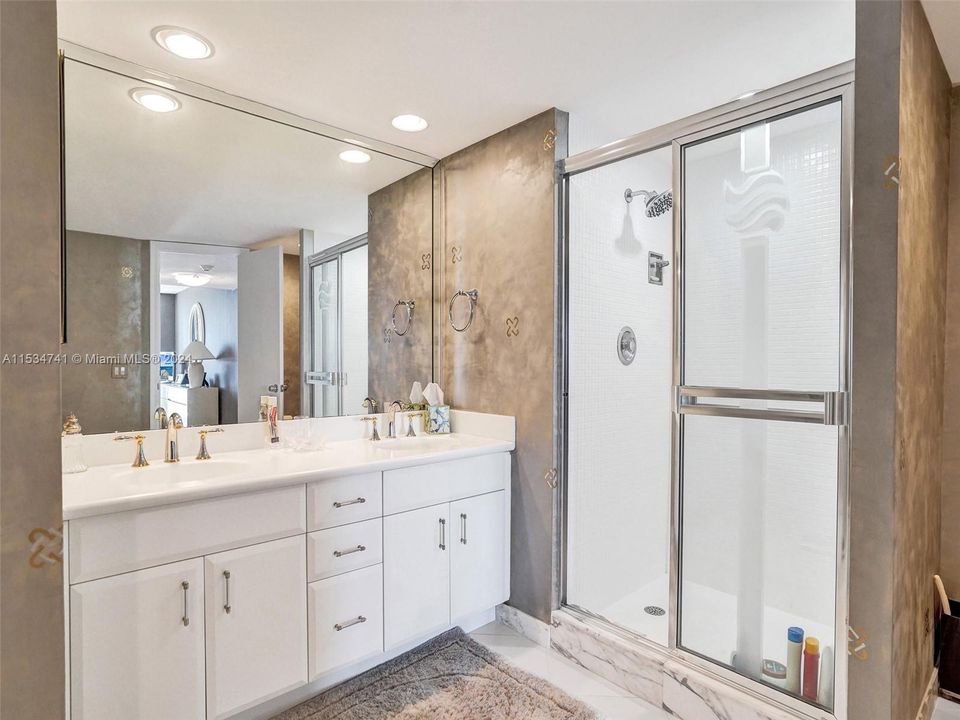 Recently Sold: $1,200,000 (2 beds, 2 baths, 2011 Square Feet)