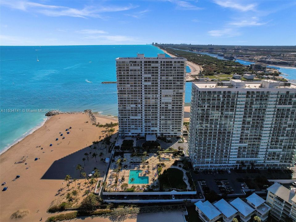 Recently Sold: $1,200,000 (2 beds, 2 baths, 2011 Square Feet)