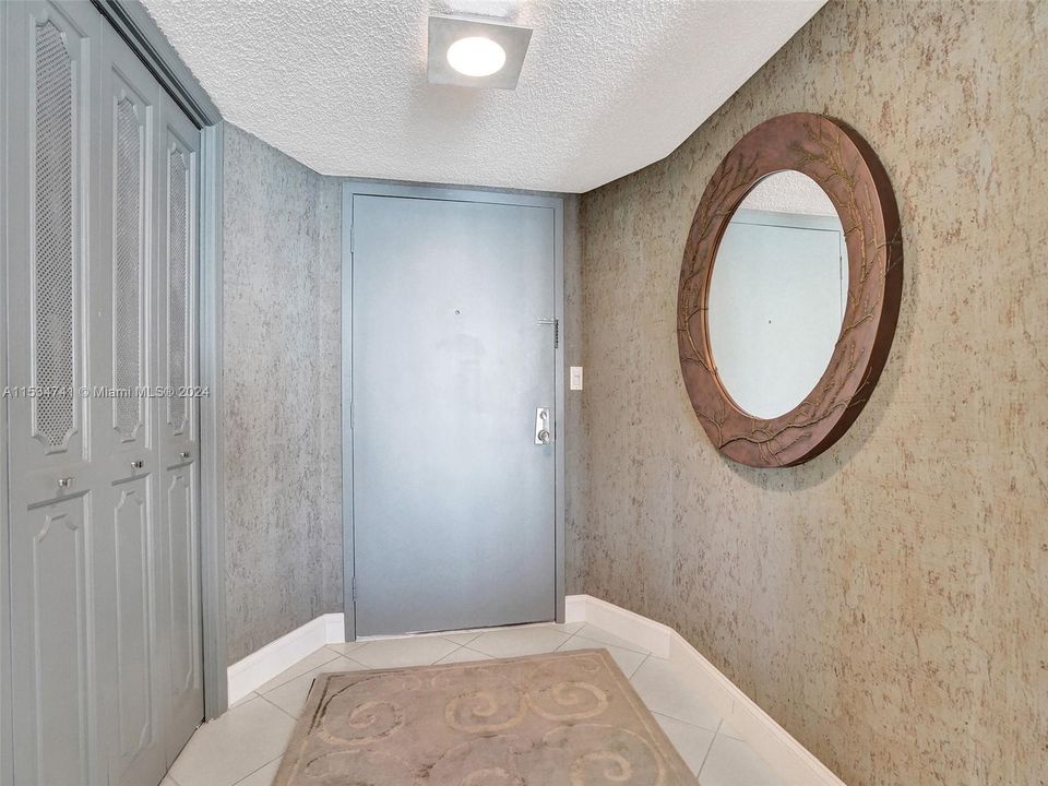 Recently Sold: $1,200,000 (2 beds, 2 baths, 2011 Square Feet)