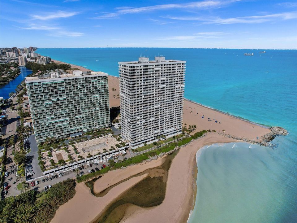 Recently Sold: $1,200,000 (2 beds, 2 baths, 2011 Square Feet)