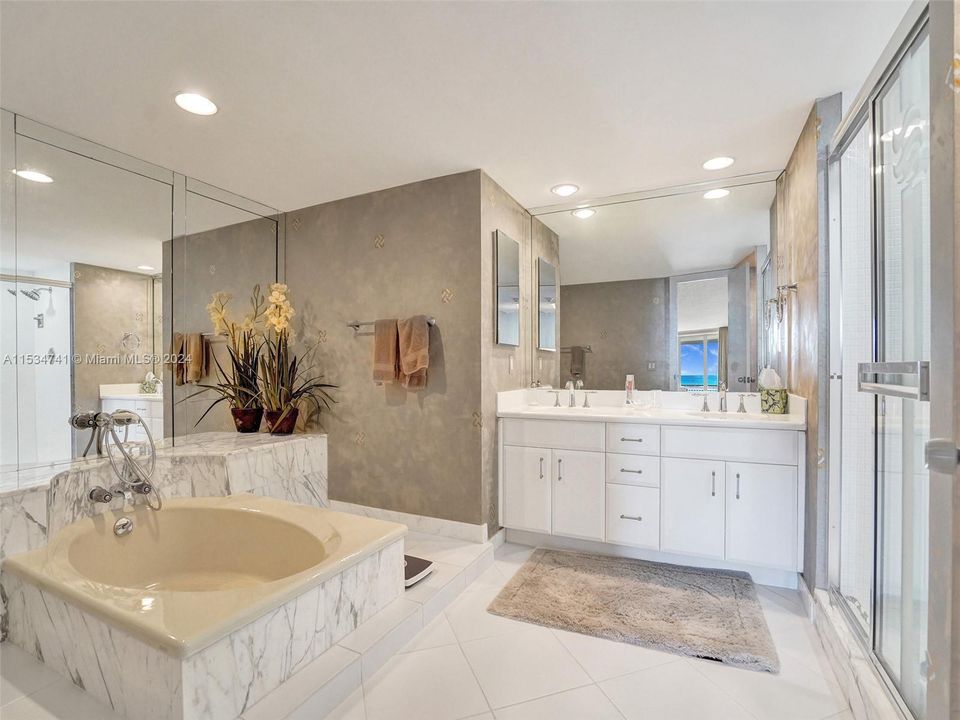 Recently Sold: $1,200,000 (2 beds, 2 baths, 2011 Square Feet)