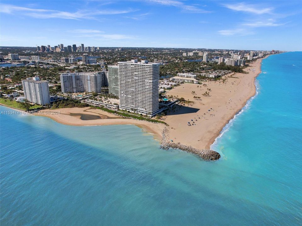 Recently Sold: $1,200,000 (2 beds, 2 baths, 2011 Square Feet)