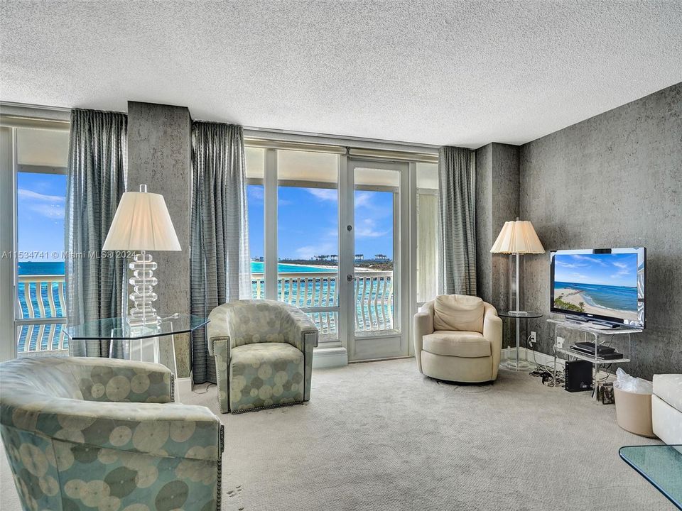 Recently Sold: $1,200,000 (2 beds, 2 baths, 2011 Square Feet)