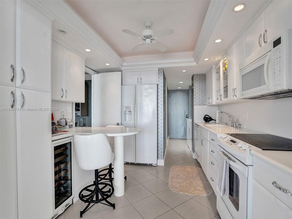 Recently Sold: $1,200,000 (2 beds, 2 baths, 2011 Square Feet)