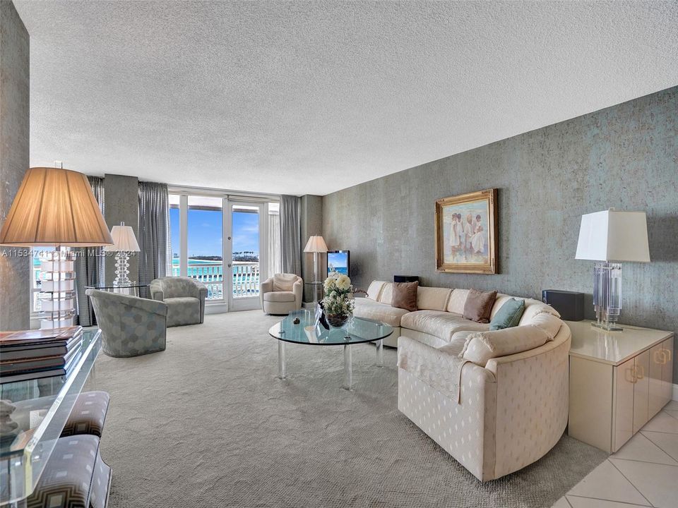Recently Sold: $1,200,000 (2 beds, 2 baths, 2011 Square Feet)