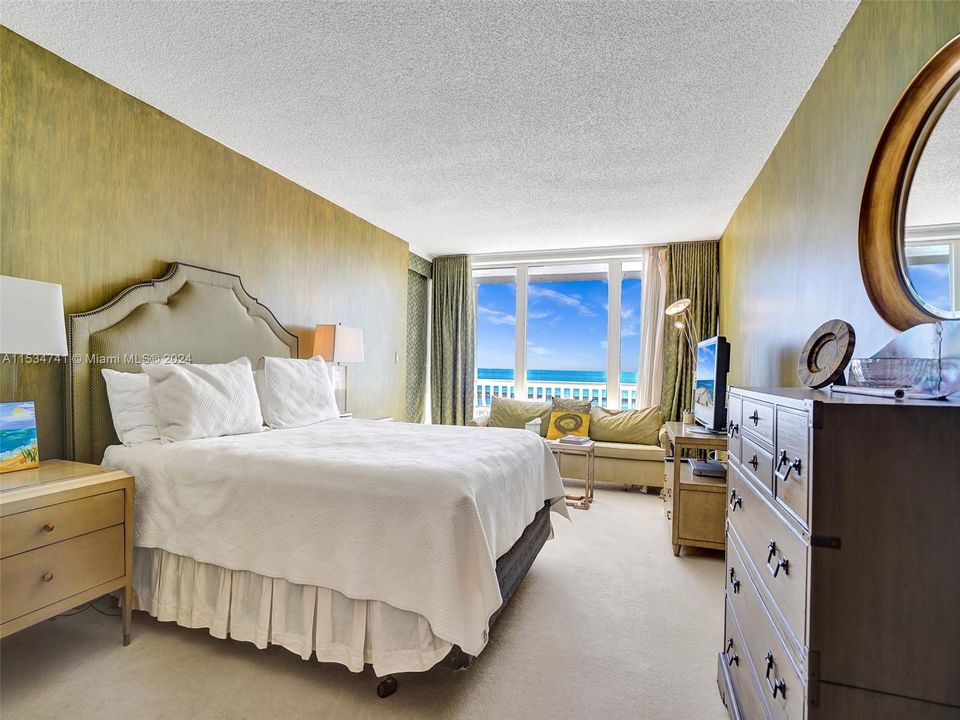 Recently Sold: $1,200,000 (2 beds, 2 baths, 2011 Square Feet)