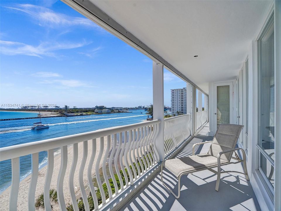 Recently Sold: $1,200,000 (2 beds, 2 baths, 2011 Square Feet)