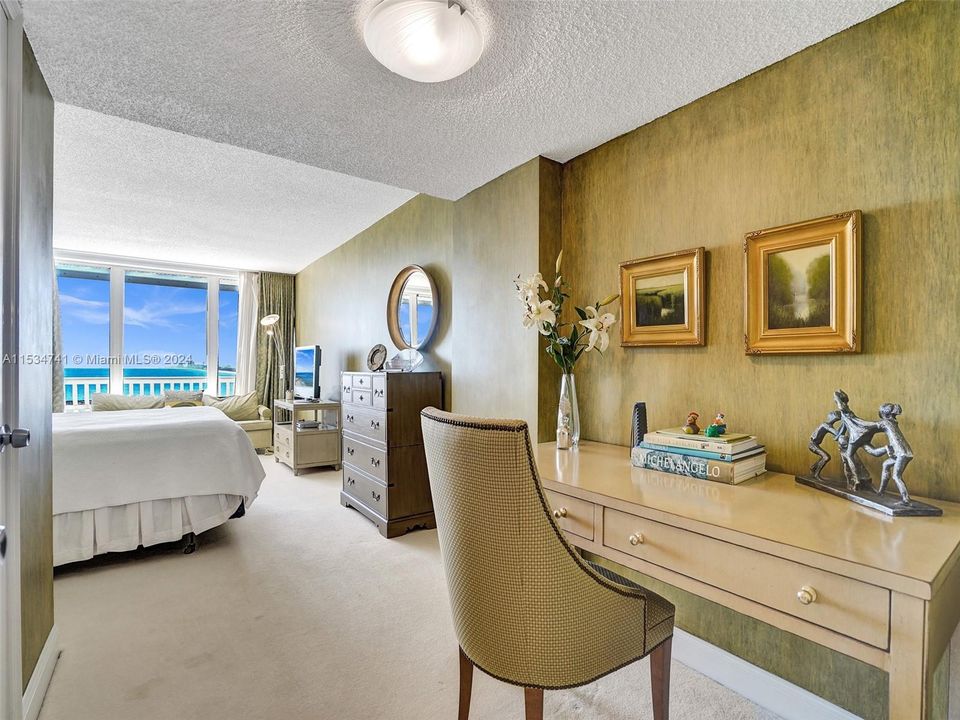 Recently Sold: $1,200,000 (2 beds, 2 baths, 2011 Square Feet)