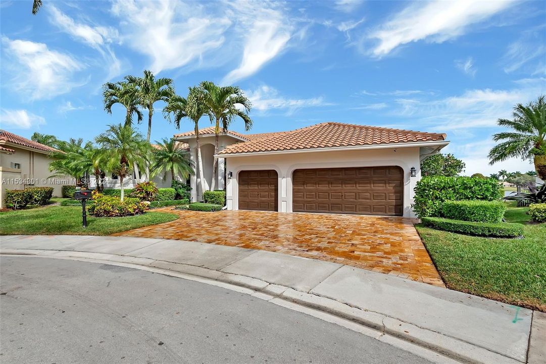 Recently Sold: $1,865,000 (5 beds, 3 baths, 3419 Square Feet)