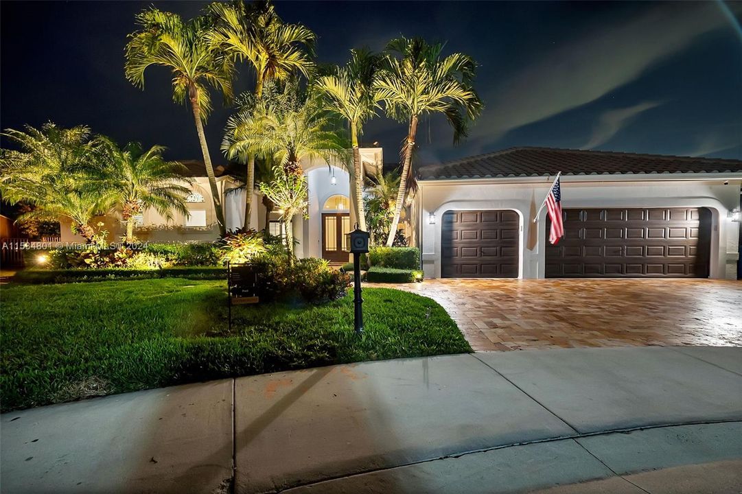 Recently Sold: $1,865,000 (5 beds, 3 baths, 3419 Square Feet)