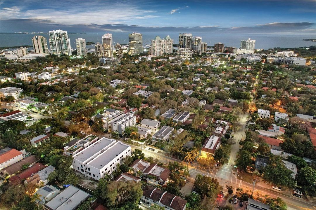 Recientemente alquilado: $6,300 (2 camas, 2 baños, 1242 Pies cuadrados)