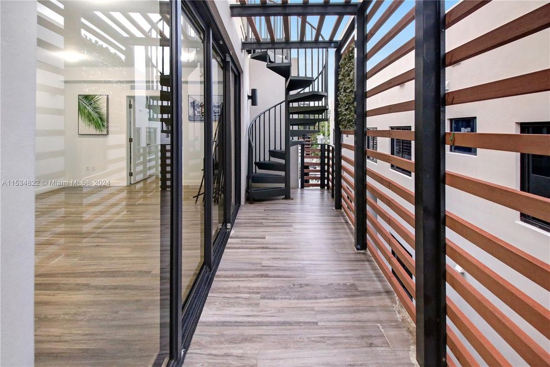 Recientemente alquilado: $6,300 (2 camas, 2 baños, 1242 Pies cuadrados)