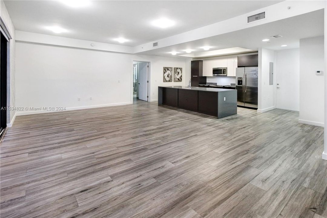 Recientemente alquilado: $6,300 (2 camas, 2 baños, 1242 Pies cuadrados)