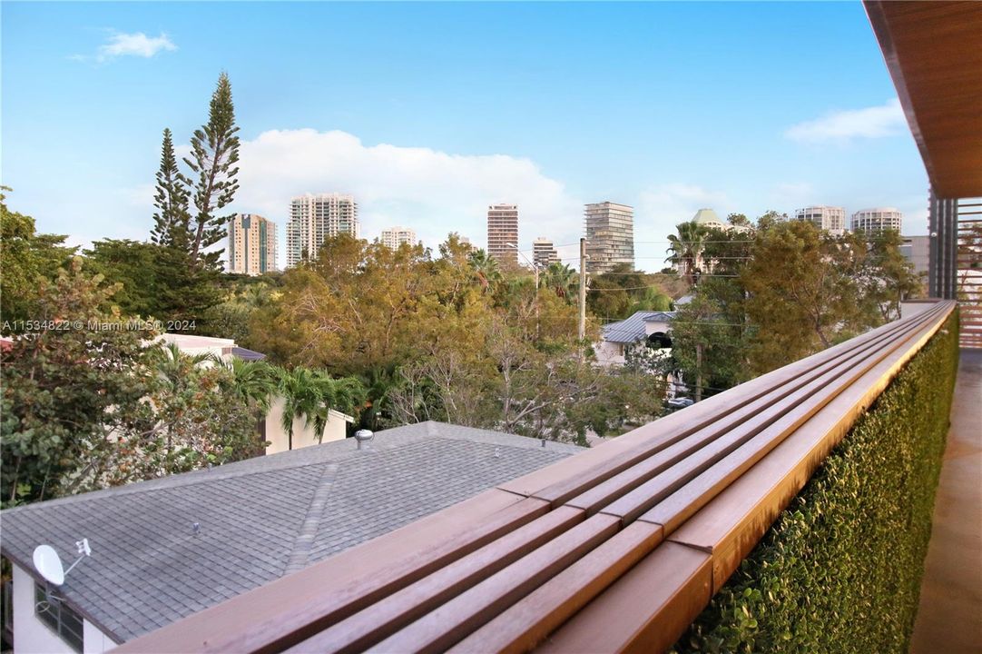 Recientemente alquilado: $6,300 (2 camas, 2 baños, 1242 Pies cuadrados)