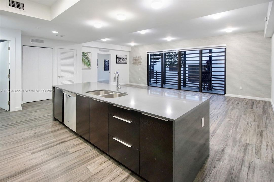 Recientemente alquilado: $6,300 (2 camas, 2 baños, 1242 Pies cuadrados)