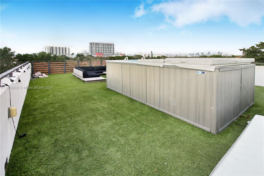 Recientemente alquilado: $6,300 (2 camas, 2 baños, 1242 Pies cuadrados)