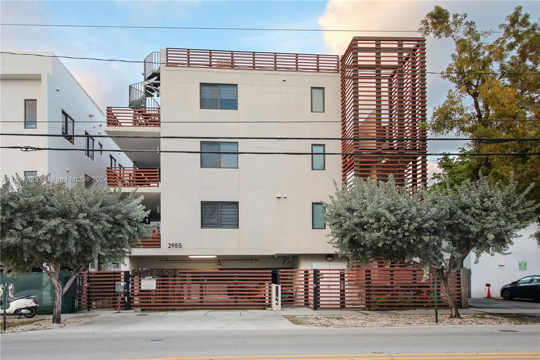 Recientemente alquilado: $6,300 (2 camas, 2 baños, 1242 Pies cuadrados)