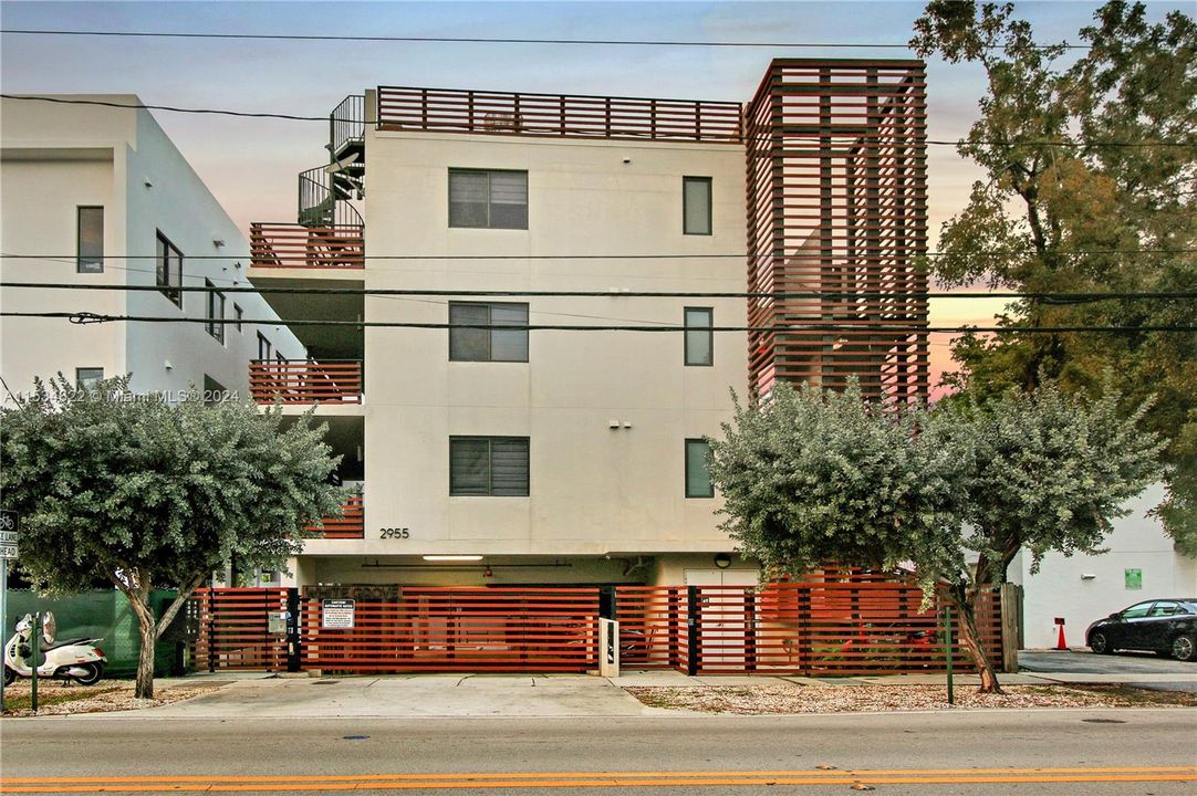 Recientemente alquilado: $6,300 (2 camas, 2 baños, 1242 Pies cuadrados)