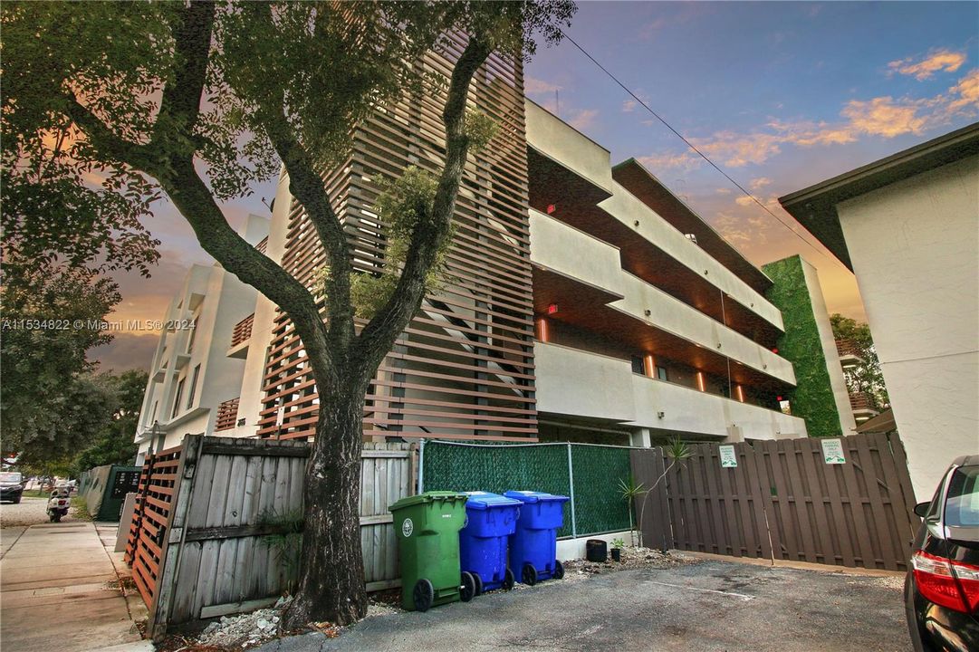 Recientemente alquilado: $6,300 (2 camas, 2 baños, 1242 Pies cuadrados)