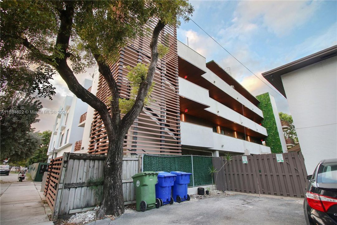 Recientemente alquilado: $6,300 (2 camas, 2 baños, 1242 Pies cuadrados)