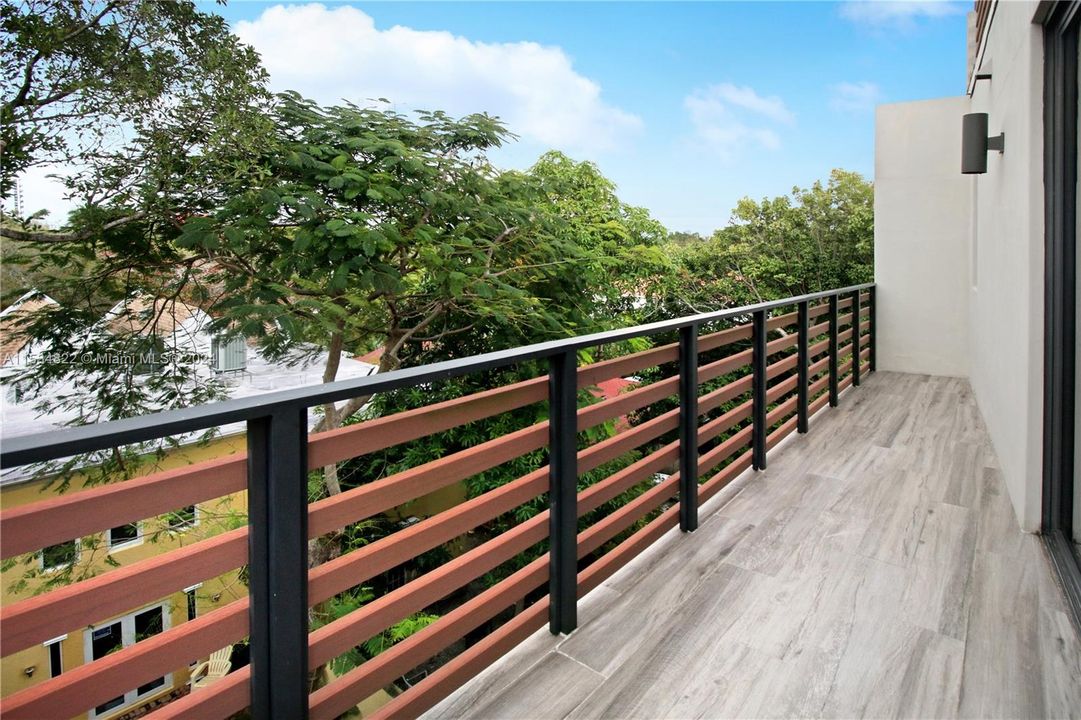 Recientemente alquilado: $6,300 (2 camas, 2 baños, 1242 Pies cuadrados)