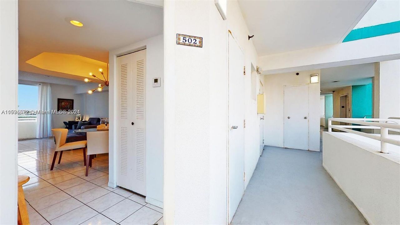 For Sale: $400,000 (1 beds, 1 baths, 770 Square Feet)
