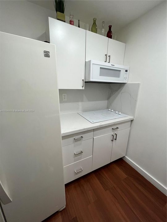 For Sale: $284,000 (2 beds, 2 baths, 853 Square Feet)