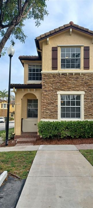 Active With Contract: $371,500 (3 beds, 2 baths, 1325 Square Feet)